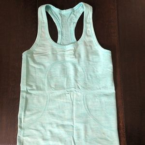 Lululemon tank